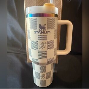Stanley Cream and Gray Checkered designer Patterned 40 Oz tumbler new in box